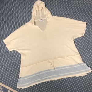 Adorable light weight ss sweater